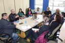 Vereadores recebem prefeito para um café da manhã.